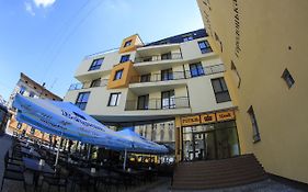 Готель Цісар